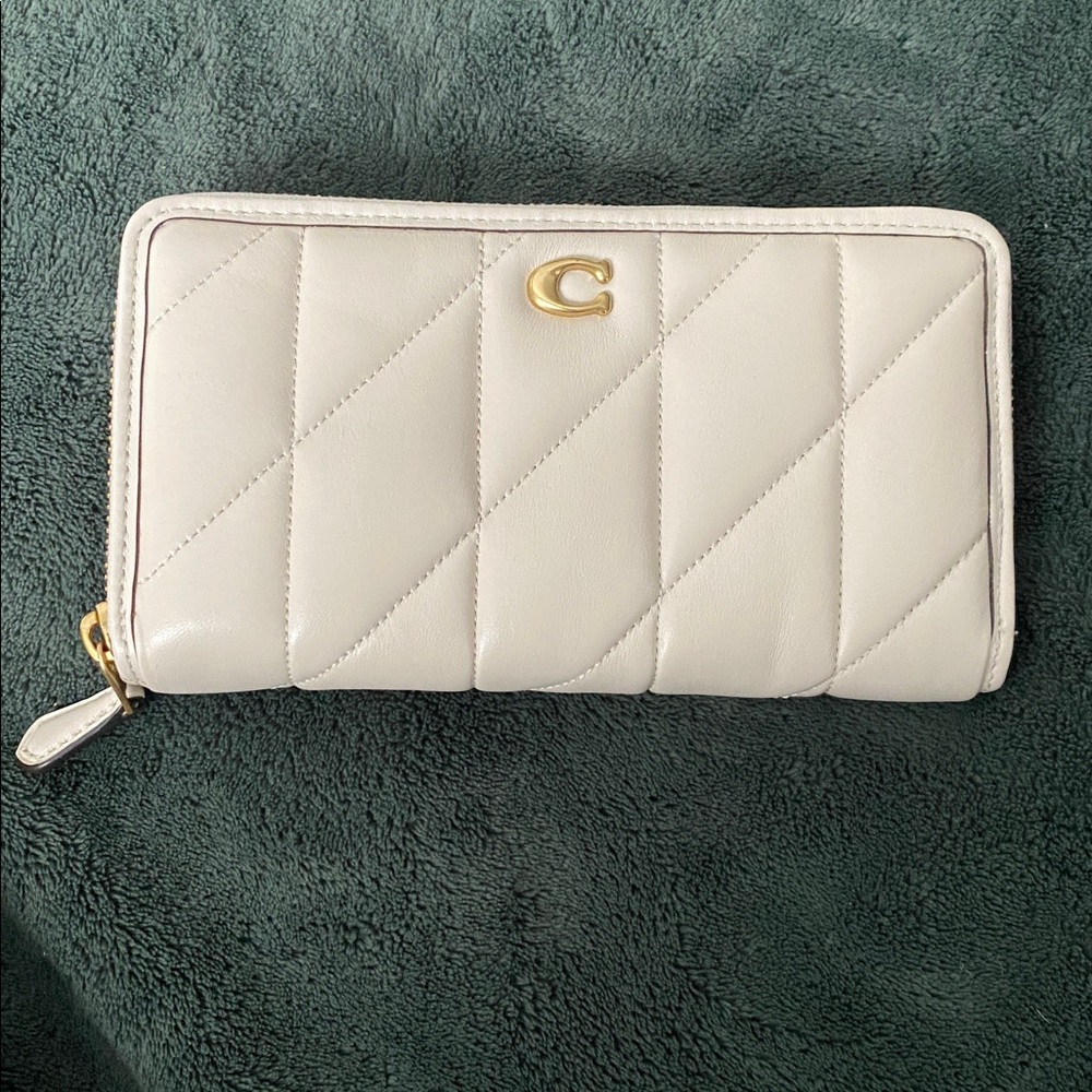 Accordion Zip Wallet With Pillow Quilting